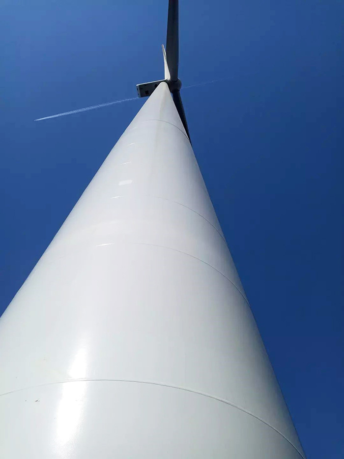 Towering wind tower(The inverter is installed at an altitude of 120 meters above the ground)