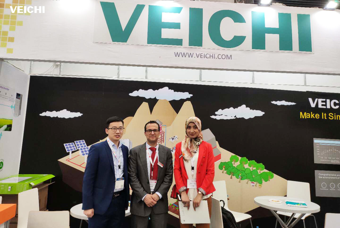 VEICHI team communicates with customers